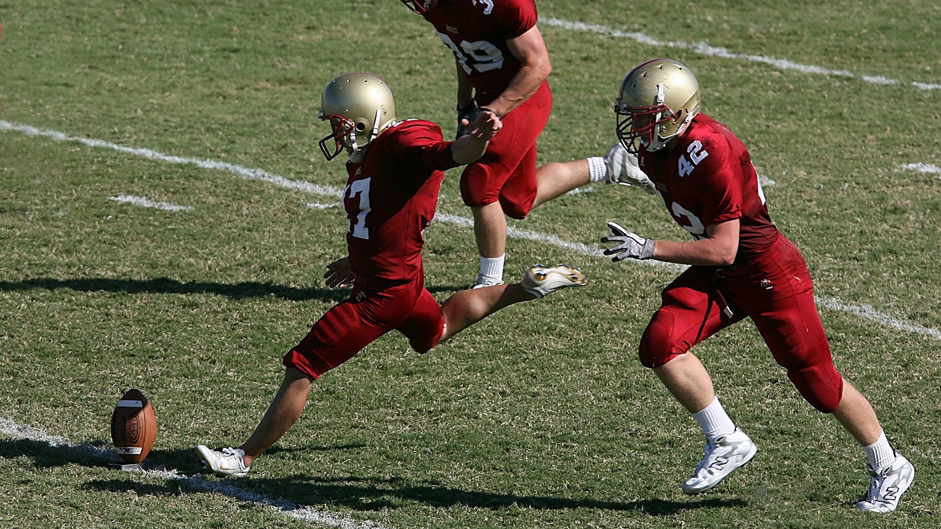 开云体育官网-绿茵上的红土战士，当温网鏖战法网，蒂姆如何扛起全队