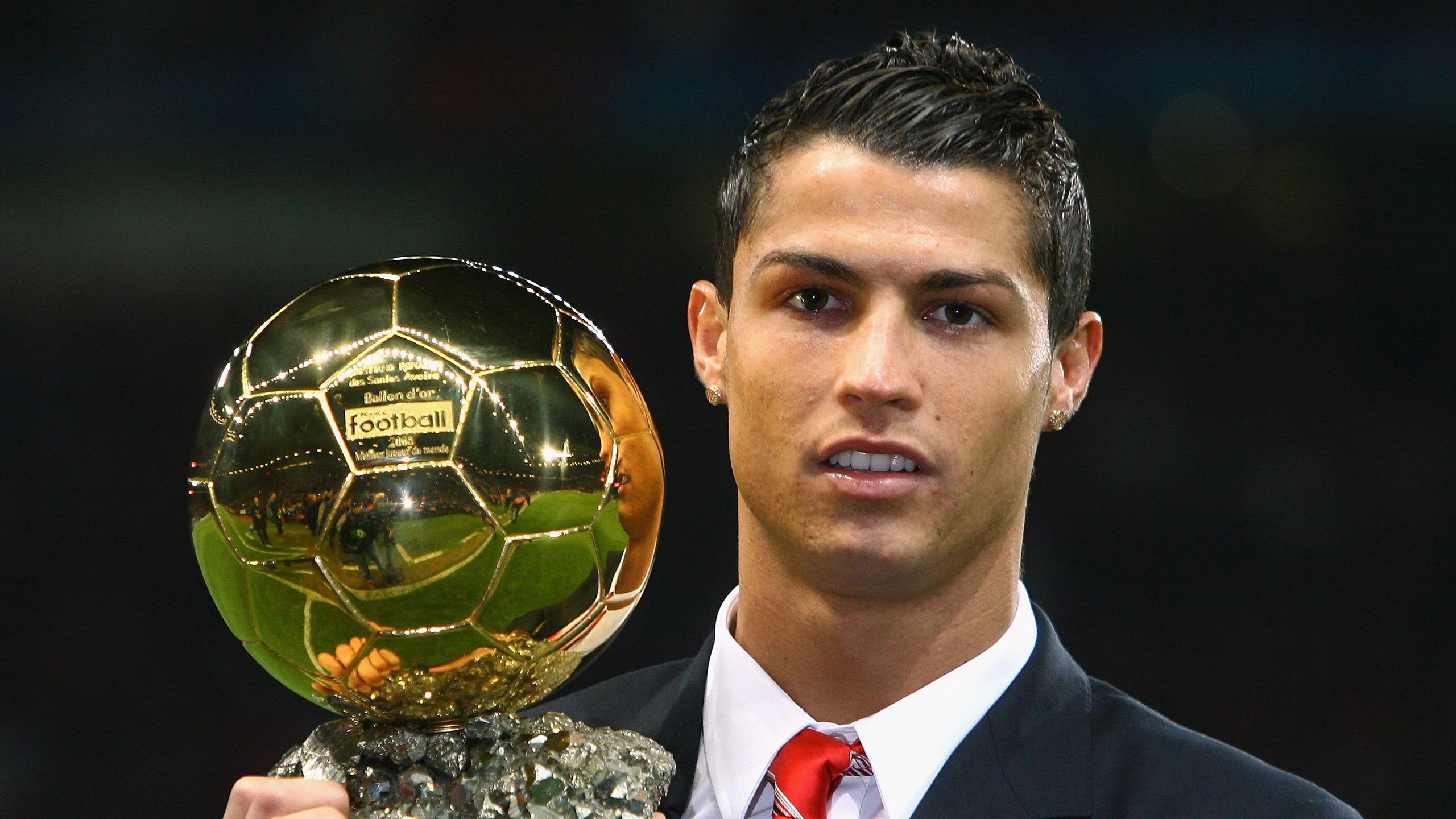 开云体育直播-绿茵双城记,荣耀的绝杀与无声的旗帜