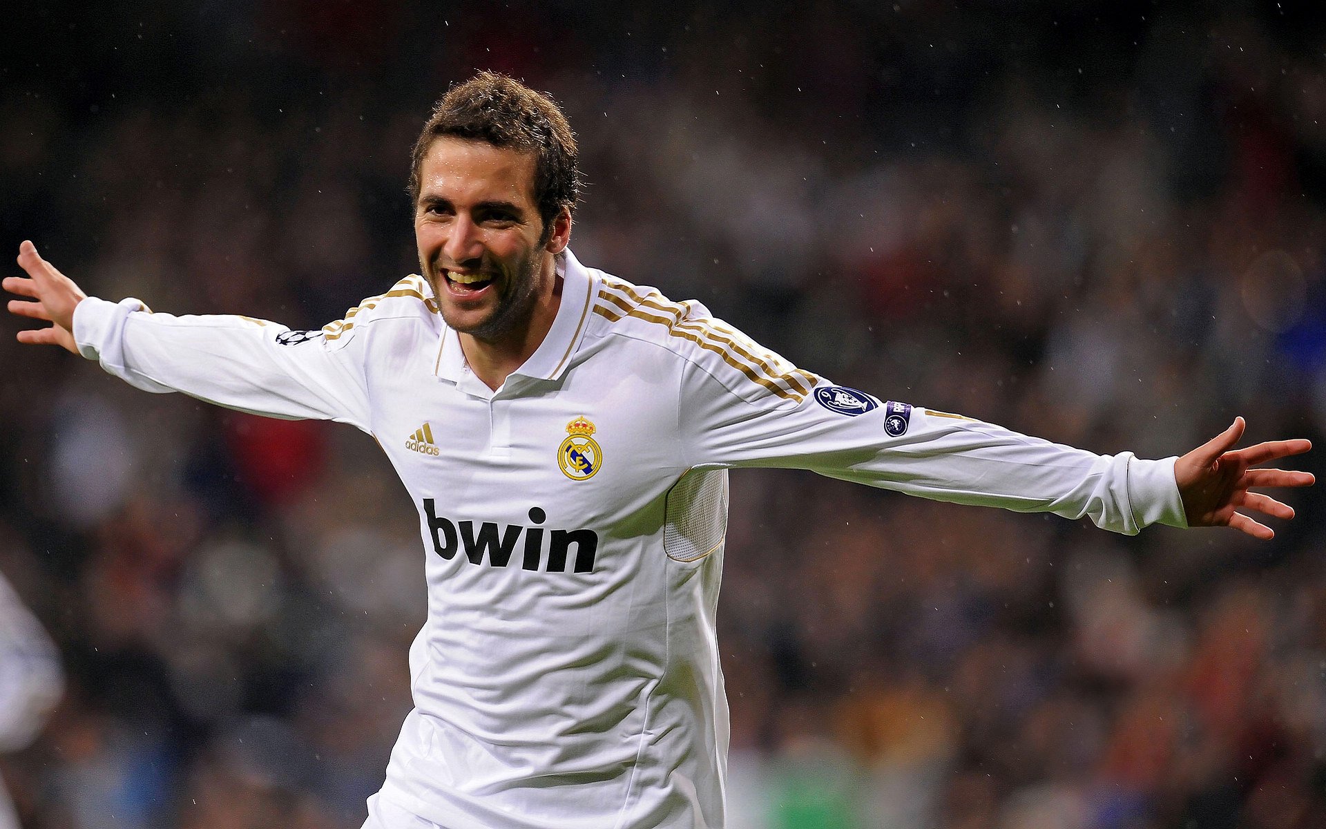 开云网页版-绿茵悖论，当AC米兰的钢铁意志遇见穆勒的灼热焰火—足球场上并存的双重神迹